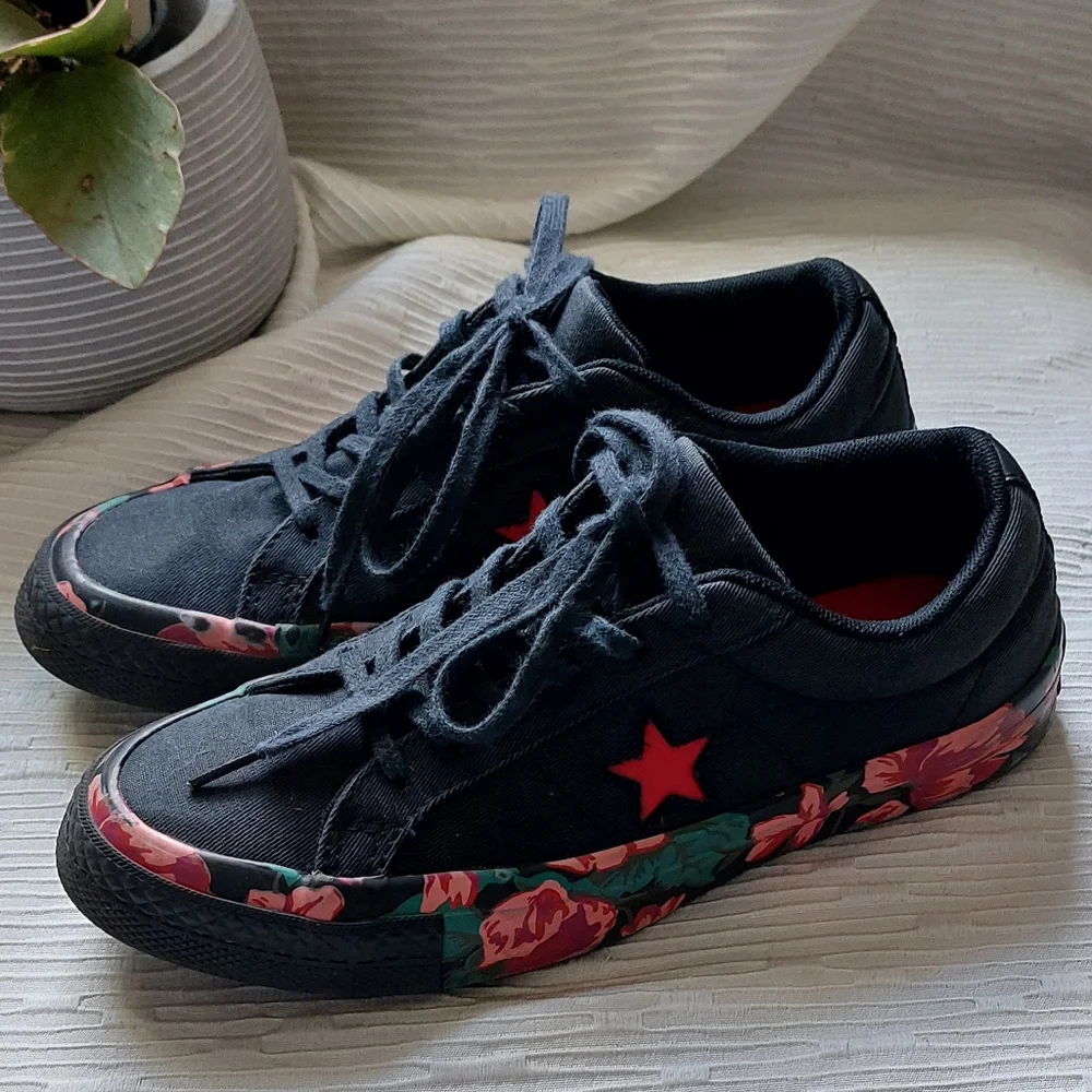 Black and Red Converse Sneakers Size 4 - Picture 4 of 13